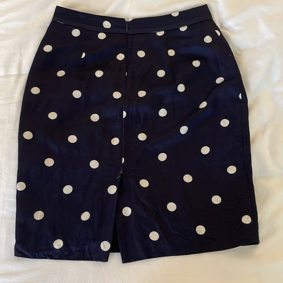 Women’s Banana Republic Skirt. Navy Blue. Size 0 - Picture 3 of 4